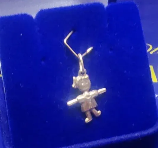 Pingente Menina Boneca Mamãe Ouro 18 Kilates Peso 0.50 Grama 16 mm                        