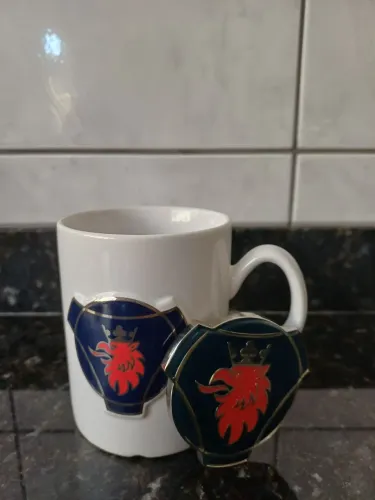 Caneca e abridor de garrafa - Scania