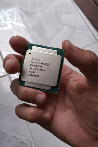 Processador Intel Xeon E5-2650 v3 - 10 núcleos / 20 threads 