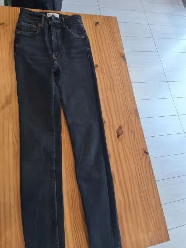 Jeans zara tam 32 para meninas de 12/14 anos