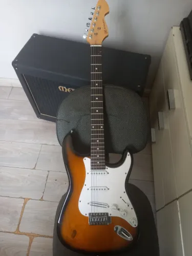 Guitarra Strato Michael