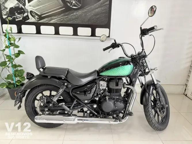 Royal Enfield Meteor 350 Fireball Black.