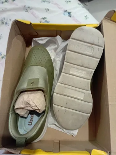 Tênis feminino de academia semi novo de couro verde claro 200,00