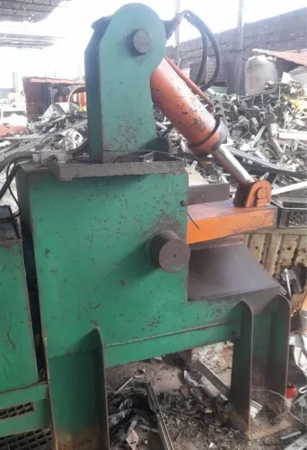 Tesoura hidráulica de sucata