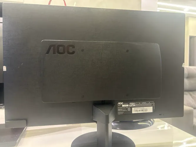 Lote de computadores com monitor e acessórios