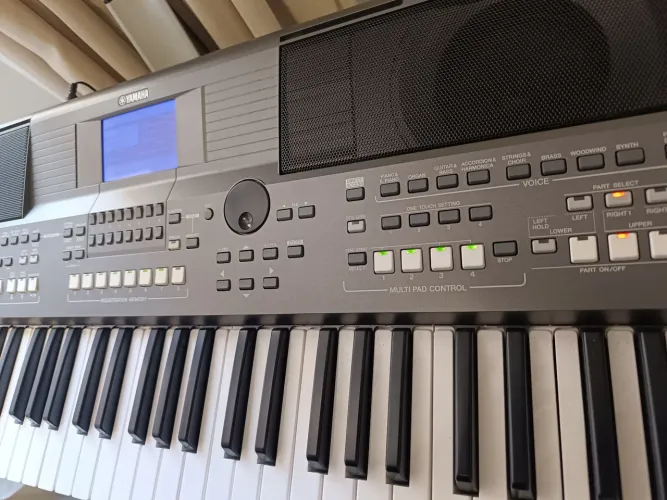 Teclado Yamaha PSR-S670 Completo+ suporte profissional + Capa+PACK de Ritmos Brasileiros
