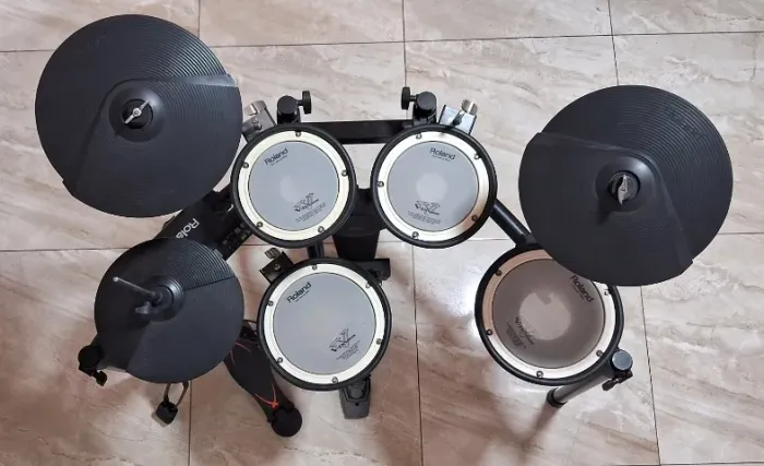 Bateria eletrônica Roland TD-4 completa