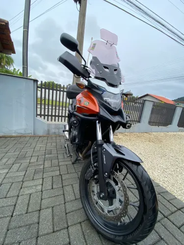 Honda CB500X com acessórios