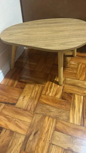 Mesa Lateral/Apoio Oval de Madeira - Linda e Conservada