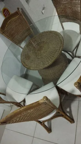 Mesa com 6 cadeiras