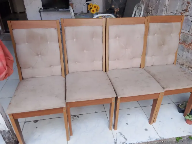 Vende-se mesa e cadeiras em boas condições 