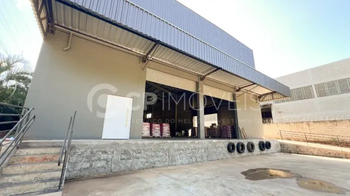 Pavilhão/Depósito para alugar em Cachoeirinha com Doca