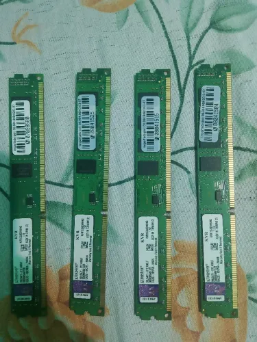 4 pentes de memória ram ddr3 4GB