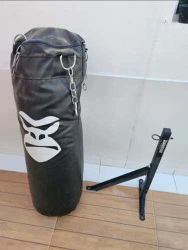 SACO DE BOXE COM SUPORTE