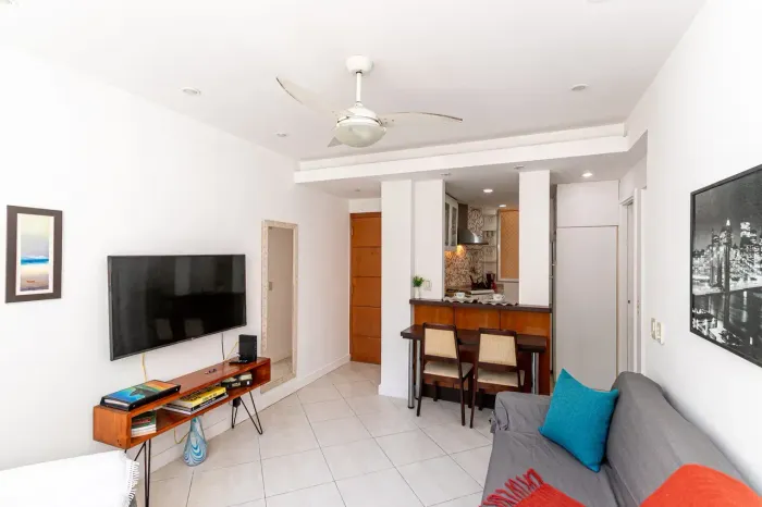 Apartamento mobiliado para locação no Leme