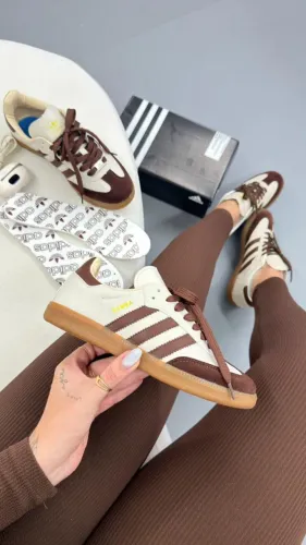 Tênis Feminino Adidas Samba OG Sintético Cor: Off/Café (2 Pares Cadarço Algodão)