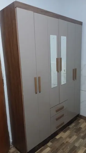 Guarda roupa pouco uso sem avarias