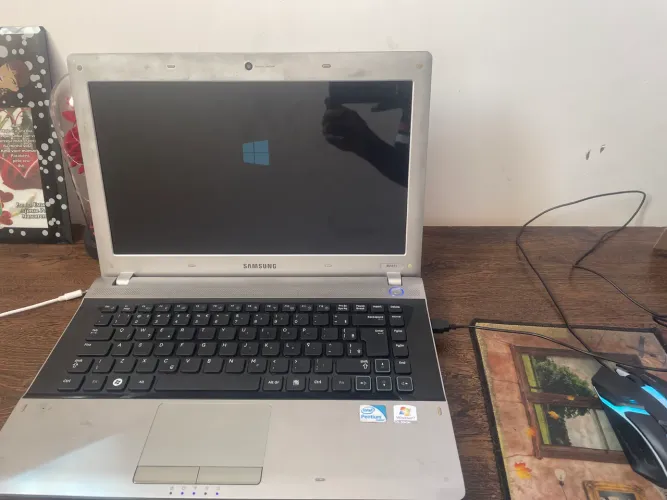 Vendo rv411 Samsung