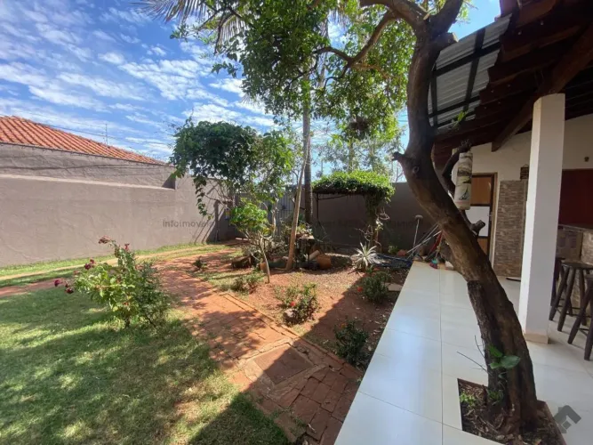ÓTIMA CASA PARA MORAR PARA FAMÍLIA GRANDE, CASA ESPAÇOSA, BAIRRO JOCKEY CLUB
