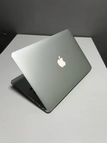 MacBook Air - Silver