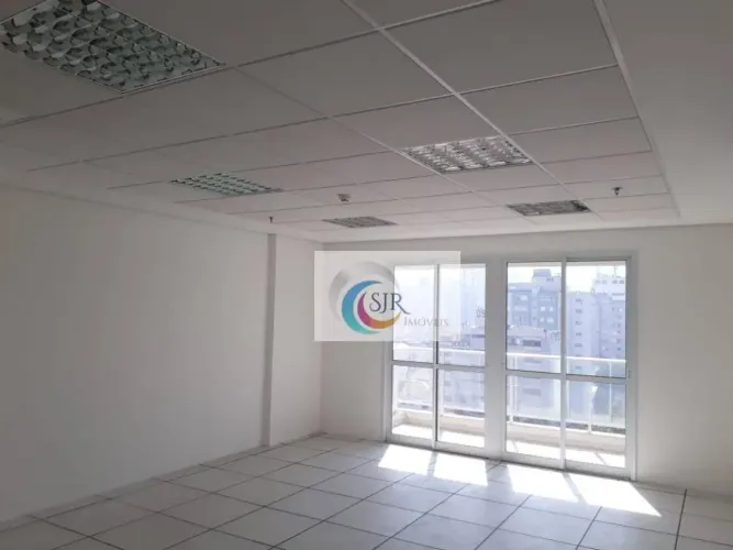 Excelente Conjunto Comercial com 228 m² de área útil, 5 Vagas de Garagem, Pinheiros, Metrô