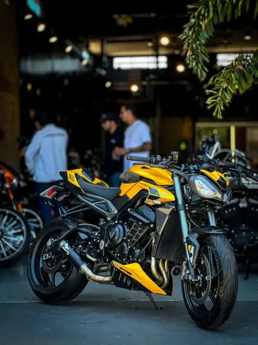TRIUMPH STREET TRIPLE 765RS