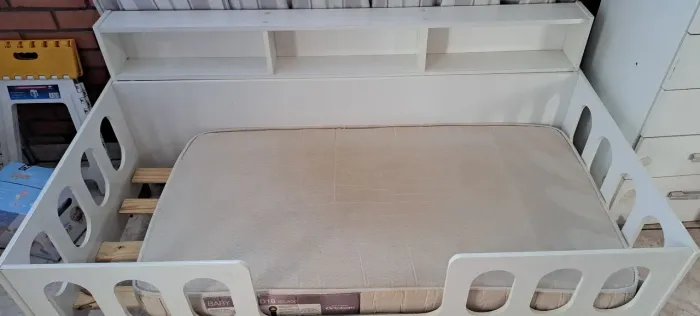Cama infantil montessoriana