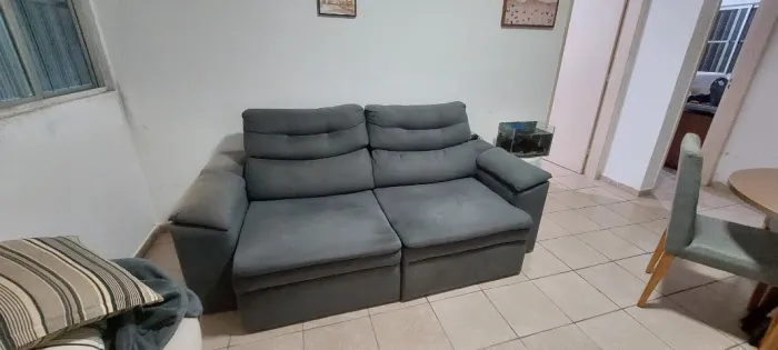 Sofá 3 lugares retrátil e reclinavel  em sede.