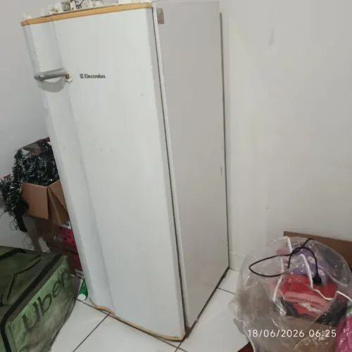 Geladeira Electrolux Funcionando - Para Conserto ou Reforma