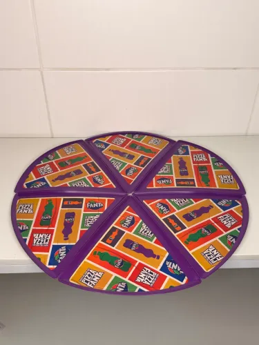 Pratos de pizza da Fanta (Coca-Cola)