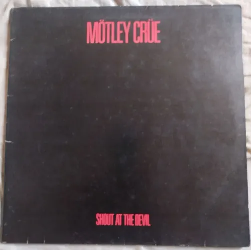 Motley crue shout at the Devil 