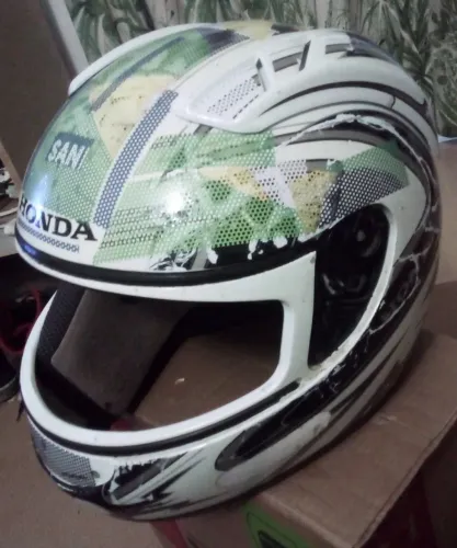 Capacete honda pra peça ou colocar viseira