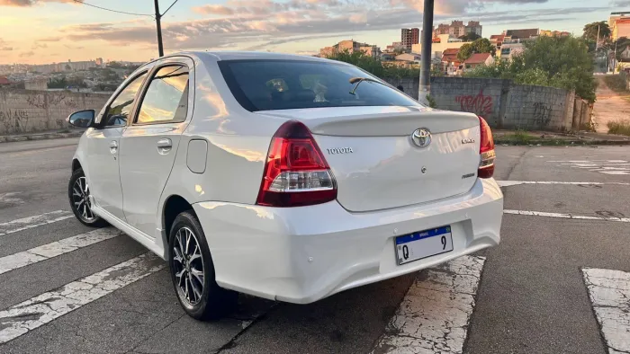 Toyota Etios Platinum Sed. 1.5 Flex 16V 4P Aut. 2017