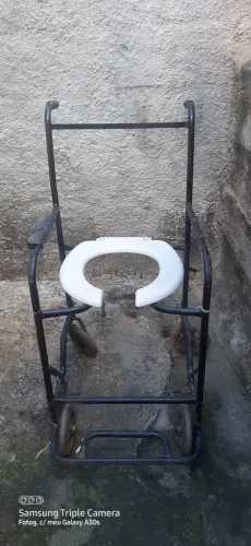 Cadeira de banho . Suporte para medicação