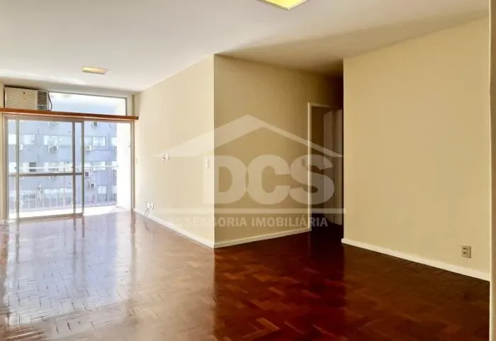 Apartamento de 1 quarto com varanda e vaga no coração do Catete