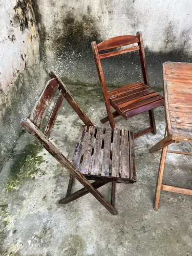 VENDO 7 MESAS E 34 CADEIRAS DE MADEIRA PARA BAR (USADAS)