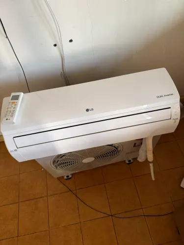 Ar-Condicionado LG Dual Inverter ThinQ 9.000 BTUs Frio Wi-Fi Inverter Completo