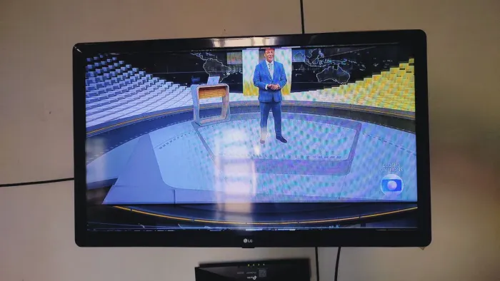 Smartv LG 32 (Defeito no Display) Leia o anúncio.