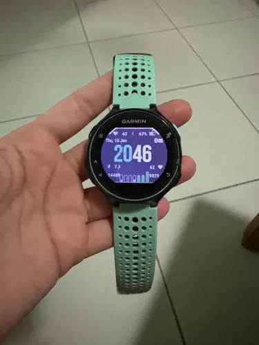 Relógio Garmin - Modelo Forerunner 235 com carregador + película extra