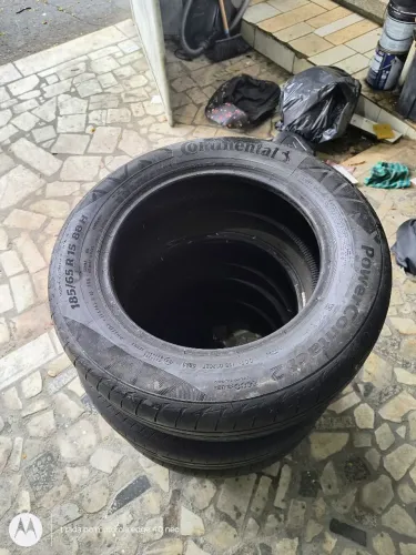 Vendo jogo de pneus continental aro 15