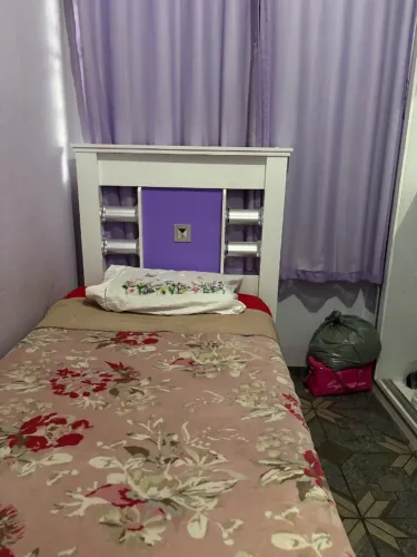 Vendo cama de solteiro 200R$