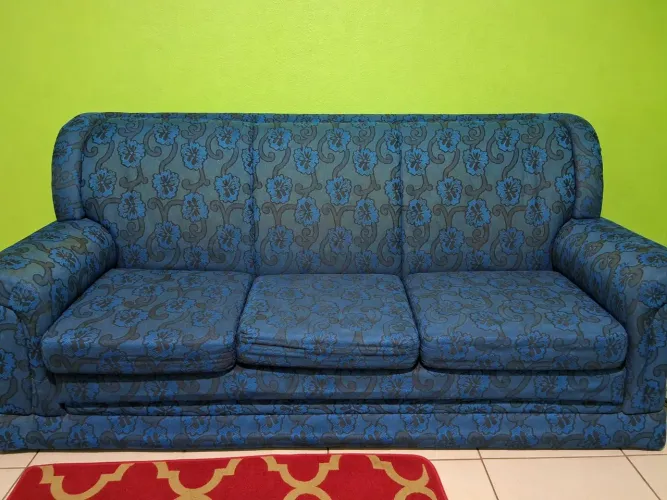 Vendo sofá de 3 lugares em perfeito estado.