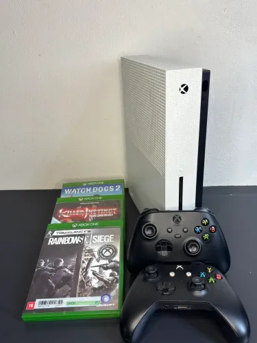 Xbox One - Semi-novo + 2 controles + jogos