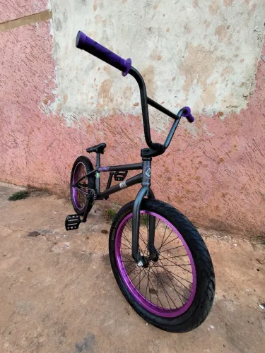 BMX Aro 20 - Roxa e Preta (Estilo Street / Dirt)