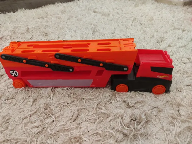 Caminhão cegonha Hot Wheels. -usado