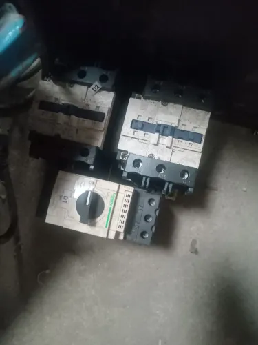 Vendo 2 contator de 60a trifásico e 1 disjuntor rotor de 80 amperes