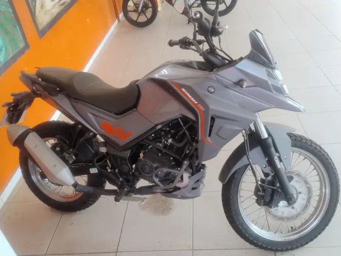 Oportunidade! Moto muito nova, linda e bem cuidada