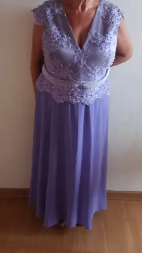 VESTIDO DE FESTA LILÁS COM PEDRARIAS