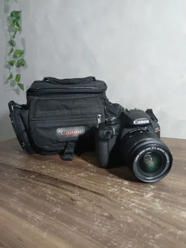 Câmera Canon T100 com 18-55 Kit