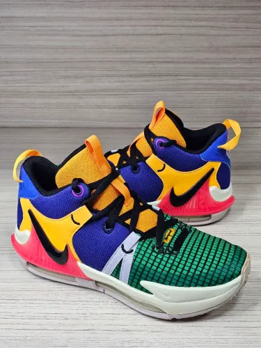 Nike LeBron Witness 7 N°37,5